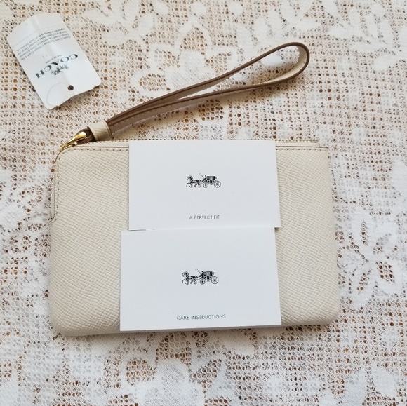 Coach Corner Zip Wristlet in Chalk - Picture 4 of 5